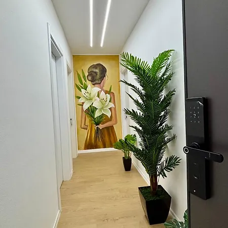 Appartement Rica 2 *